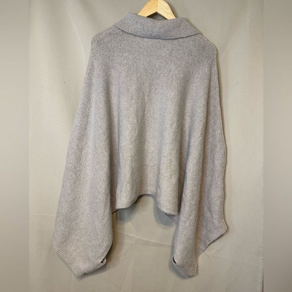 RD Style Heather Gray Buttoned Poncho - Picture 6 of 6